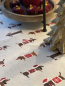 Preview: Tischläufer mit Weihnachtsdackel