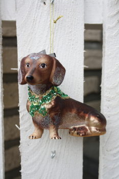 Dackelanhänger mit Girlande
