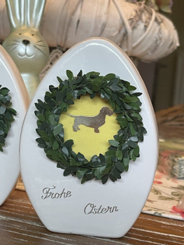 Eiaufsteller Keramik mit Dackel im Buchsbaum