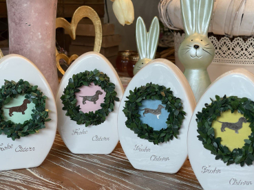 Eiaufsteller Keramik mit Dackel im Buchsbaum