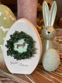 Eiaufsteller Keramik mit Dackel im Buchsbaum