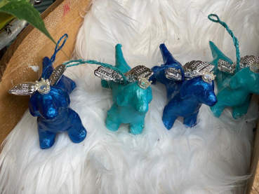 Geflügelter Dackel verschiedene Farben