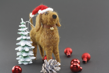 Filzdackel mit Weihnachtsmütze