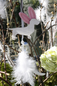 Zauberhafte Dackelhasenanhänger mit Federn