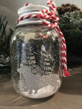Tannenbaum im Glas mit Dackelmotiv
