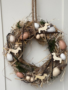 Natürlicher Osterkranz mit Dackel