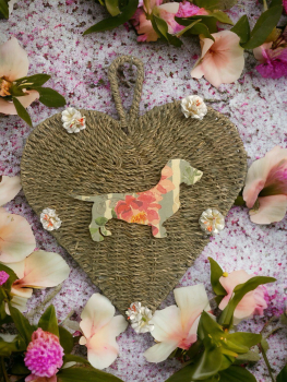 Herz aus Seegras mit Blumenrauhi