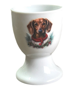 Eierbecher mit weihnachtlichem Kurzhaardackel
