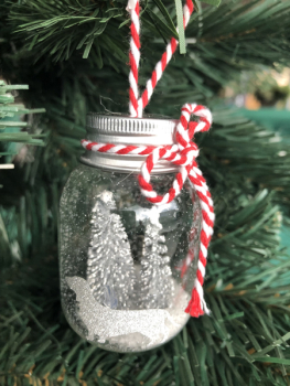 Tannenbaum im Glas mit Dackelmotiv