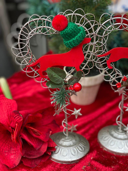 Herzständer mit Weihnachtsdackel