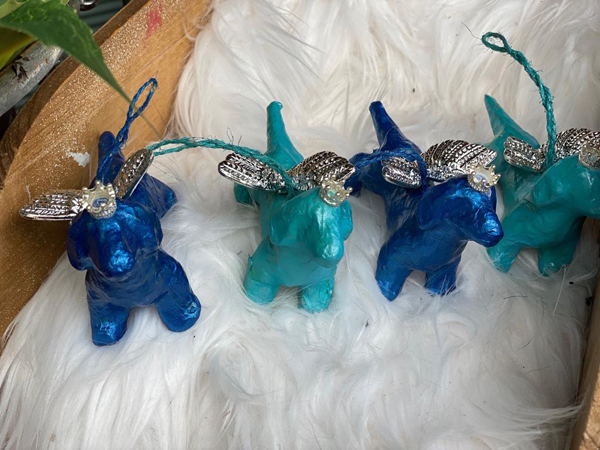 Geflügelter Dackel verschiedene Farben