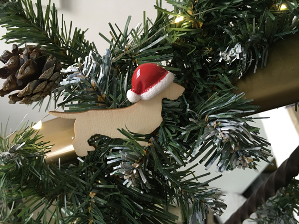 Tannengirlande mit Weihnachtsdackeln