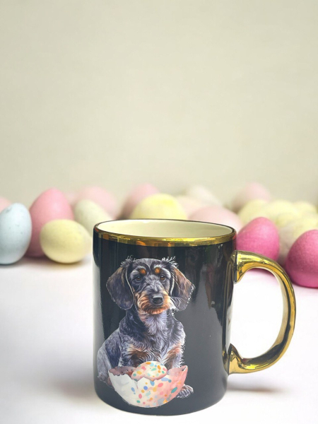Tasse schwarz mit Osterdackelmotiv Rauhi