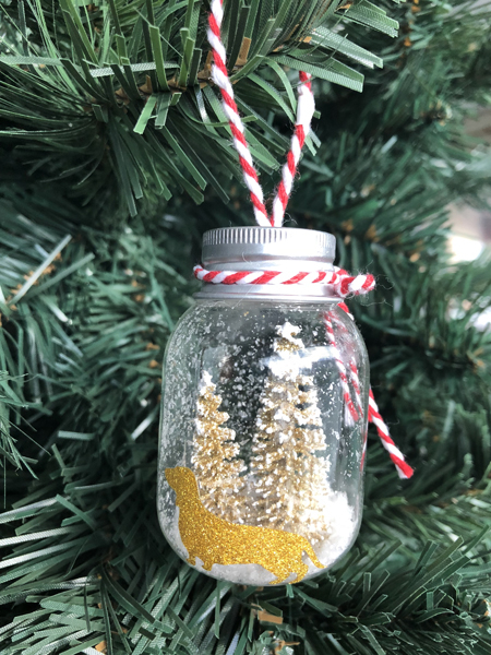 Tannenbaum im Glas mit Dackelmotiv